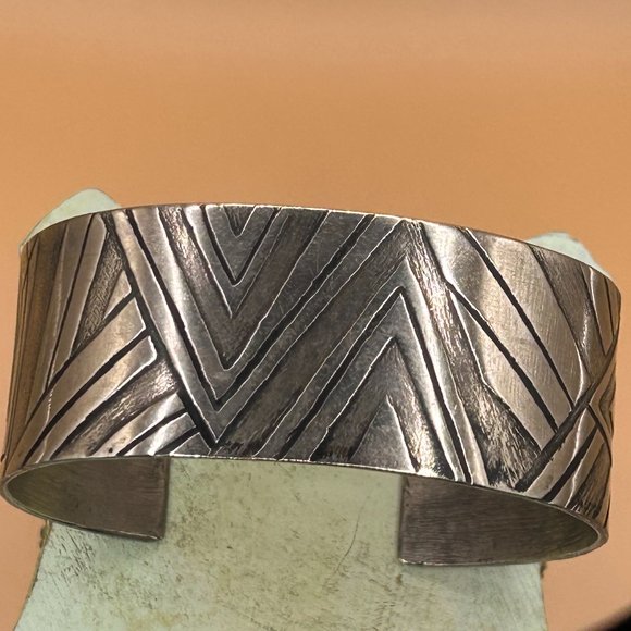 Vintage Modernist Hand Wrought Silver Tone Wide Cuff Bracelet Rustic Boho - Picture 1 of 6